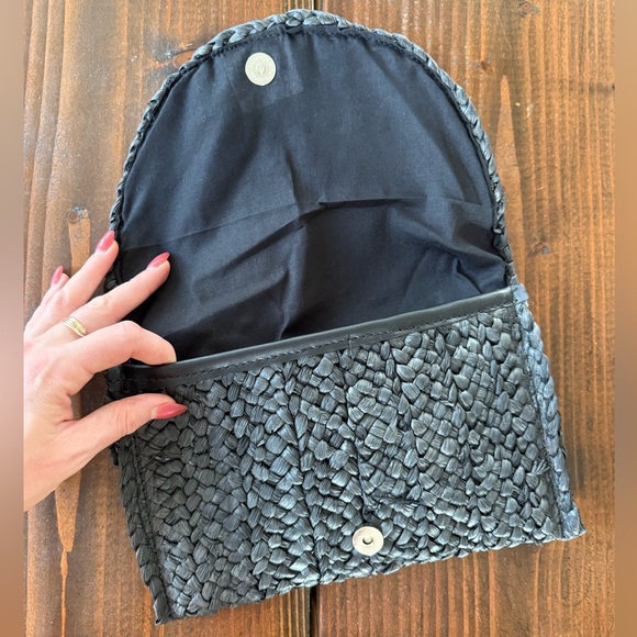 BLACK WOVEN CLUTCH NWOT - Picture 7 of 9